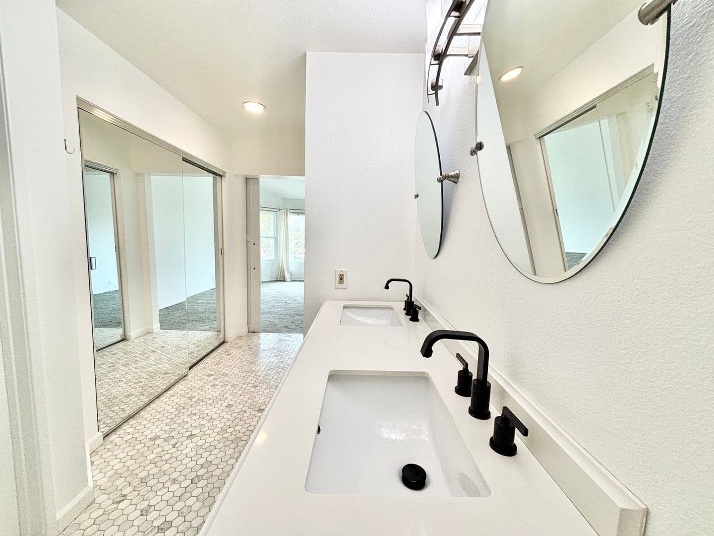 Oxnard House: 2287 Martinique Ln