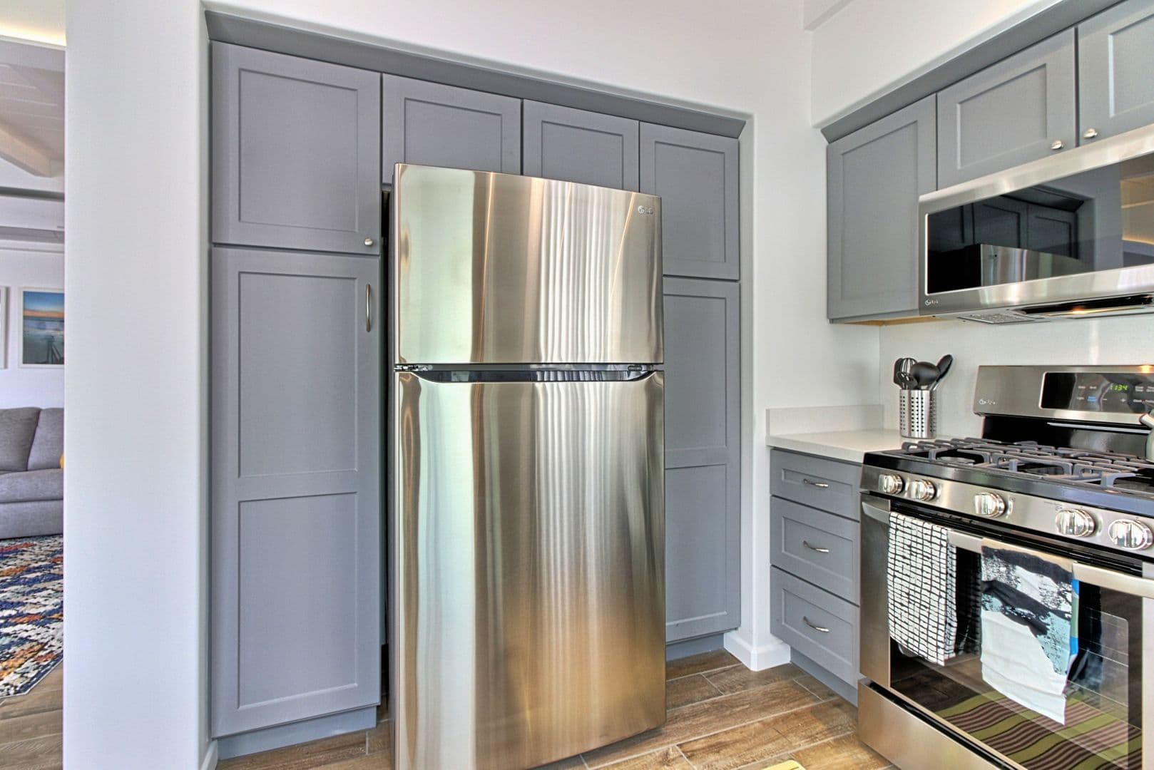 Ventura Apartment: 1072 Seaward