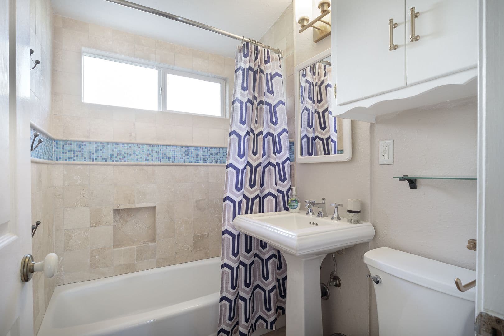 Oxnard Apartment: 207 Rossmore Drive