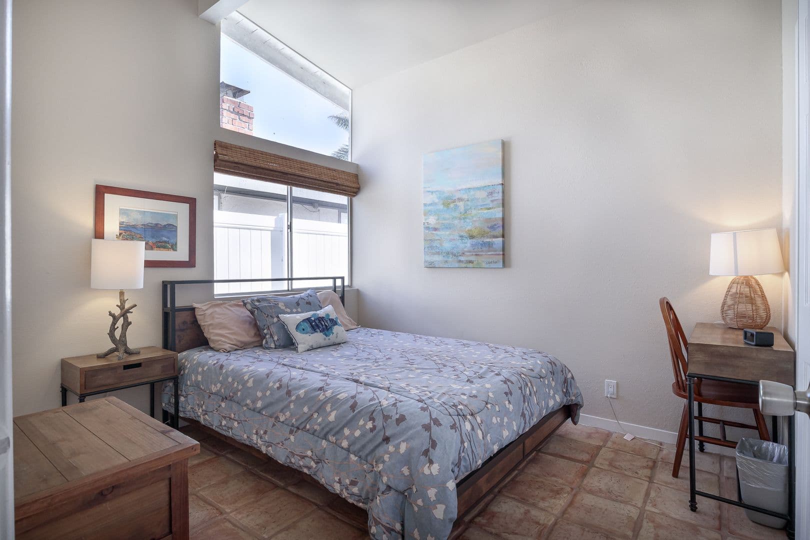 Oxnard Apartment: 207 Rossmore Drive