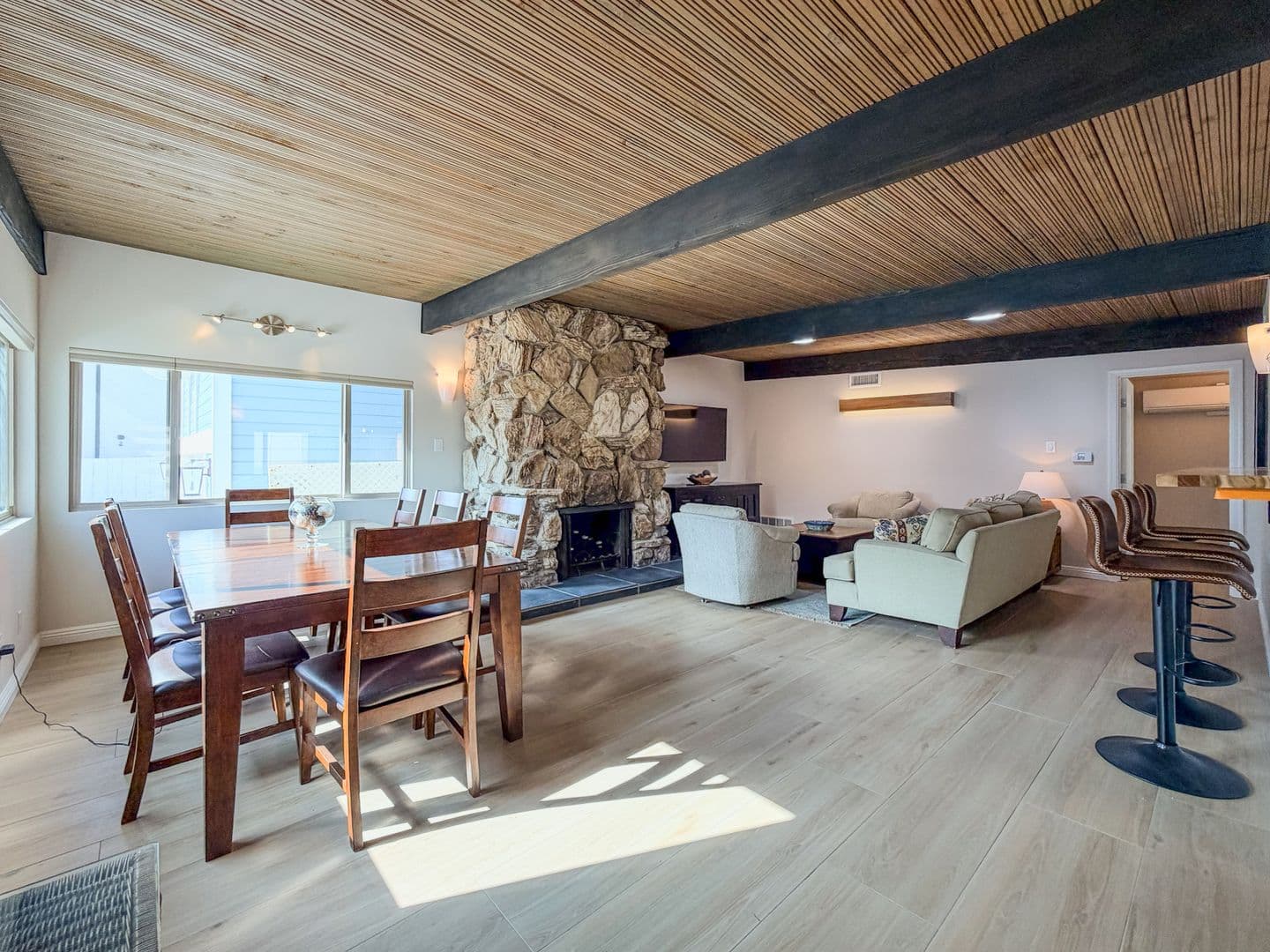 Ventura House: 1327 Devon Ln