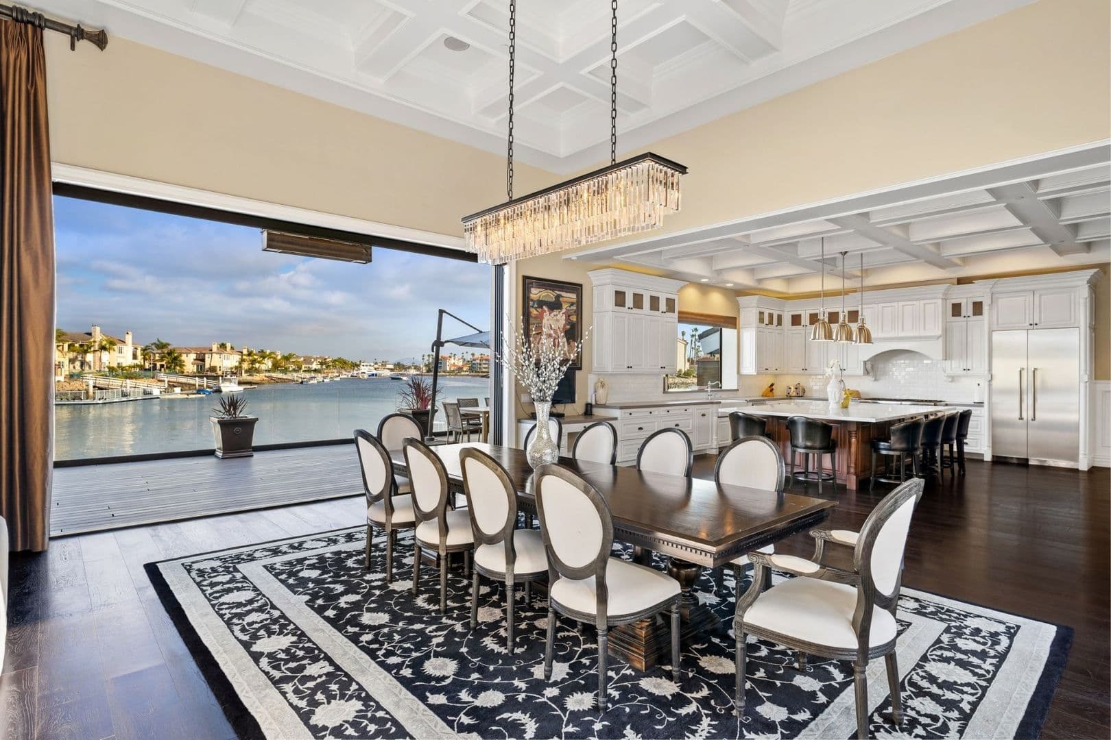 Oxnard House: 4490 Eastbourne Bay