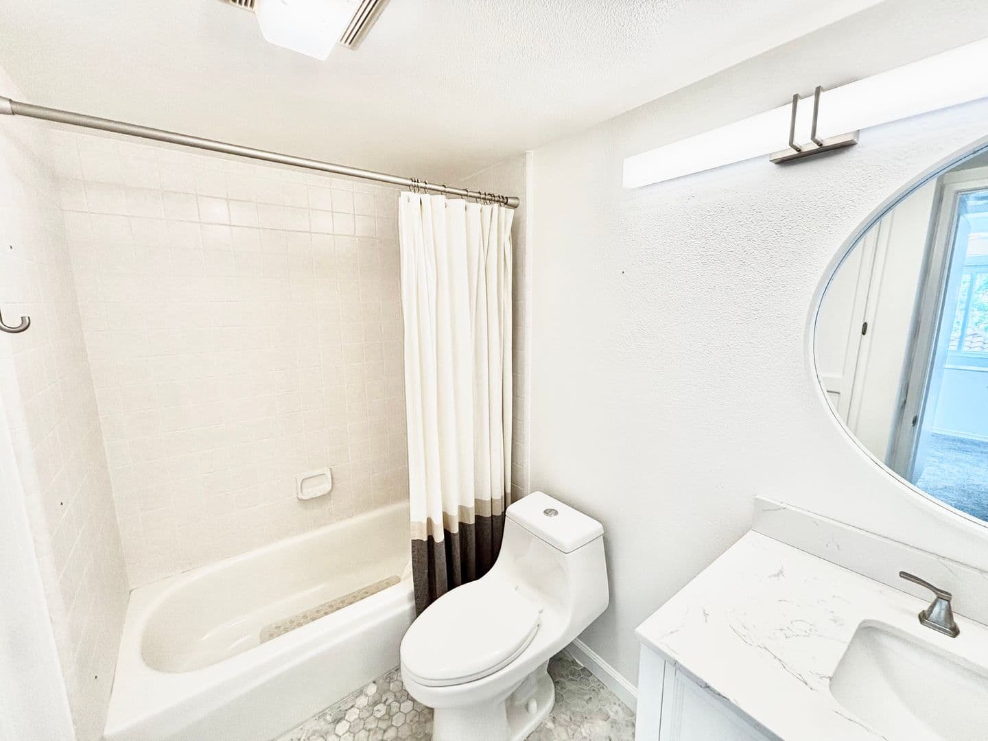 Oxnard House: 2287 Martinique Ln