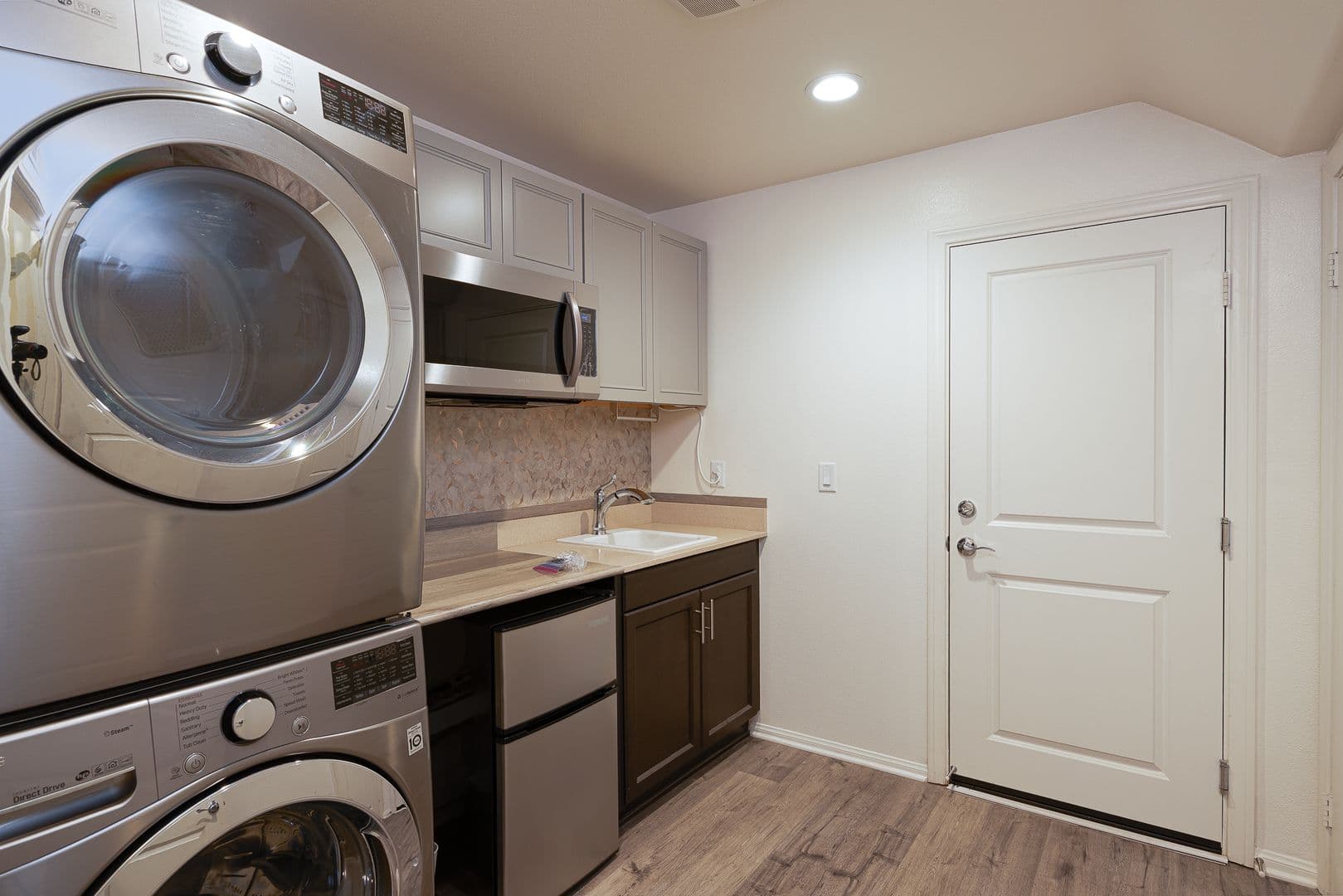 Camarillo House: 413 Castiano St