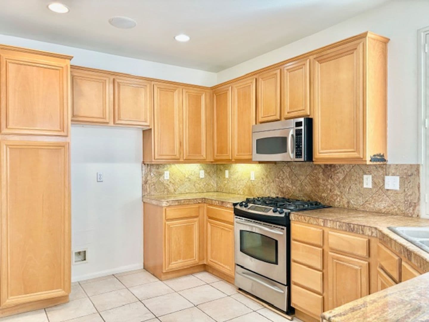 Port Hueneme House: 785 E Port Hueneme Rd