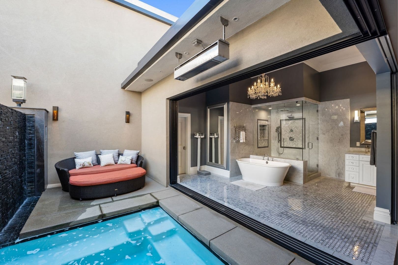 Oxnard House: 4490 Eastbourne Bay
