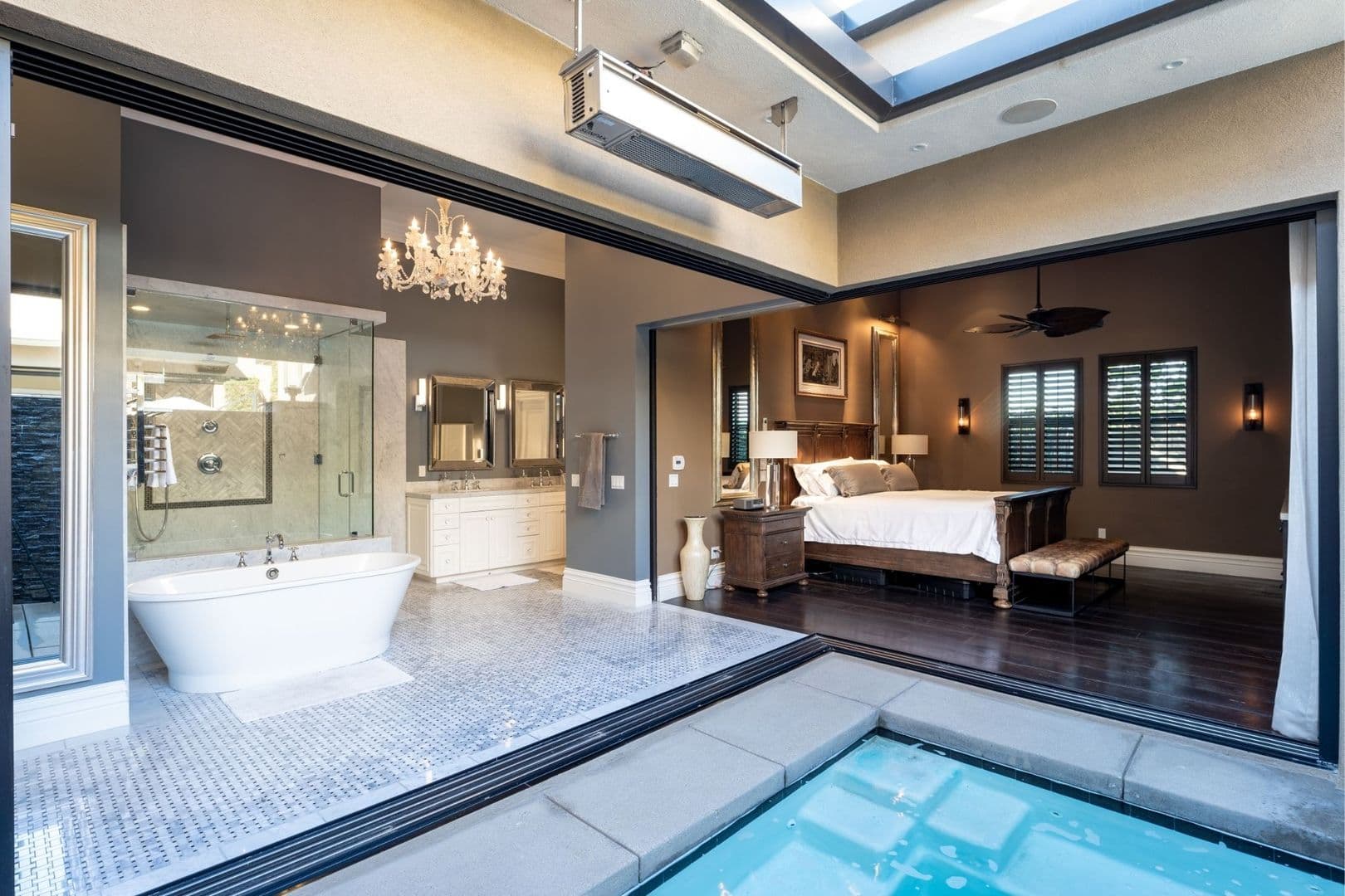Oxnard House: 4490 Eastbourne Bay