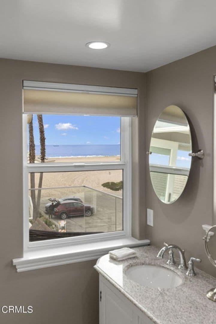 Oxnard Apartment: 104 La Brea St