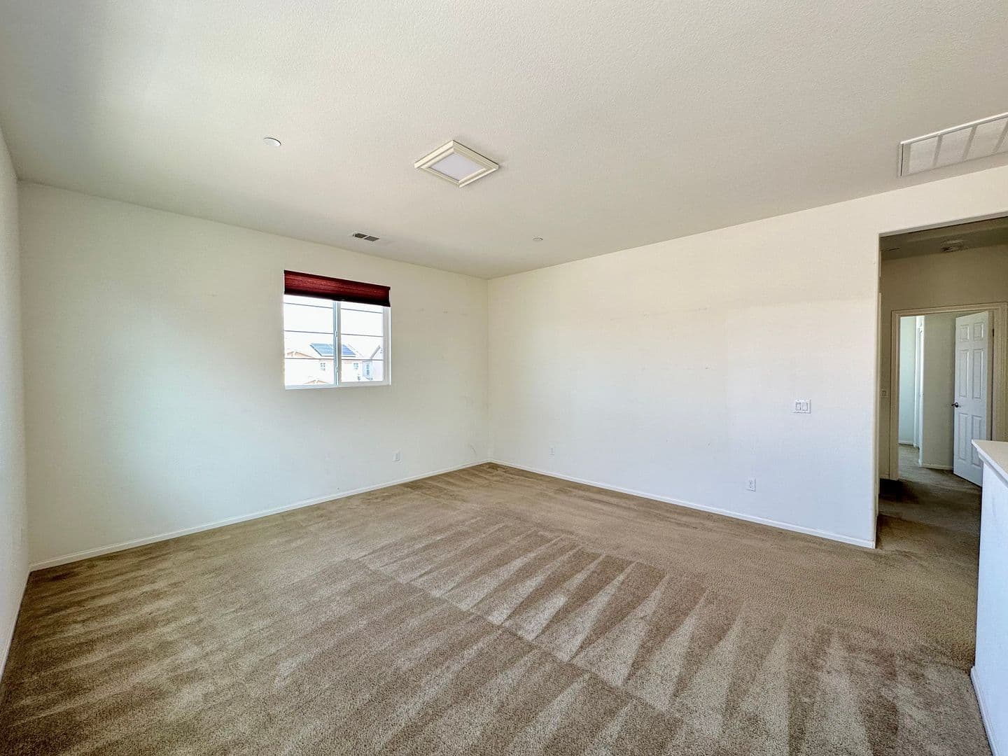 Oxnard House: 682 Seine River Way