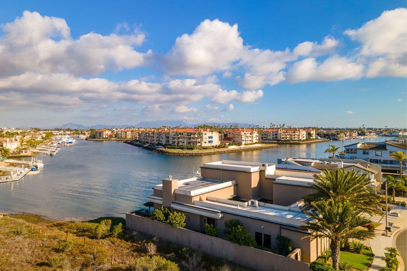 Oxnard House: 4490 Eastbourne Bay