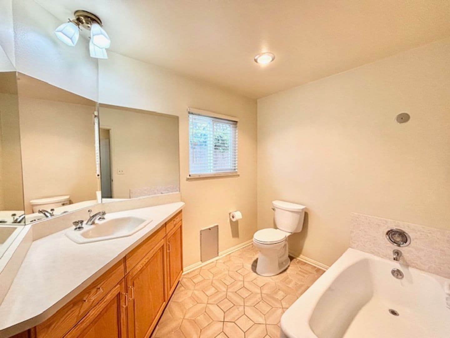 Port Hueneme House: 2556 Neptune Pl