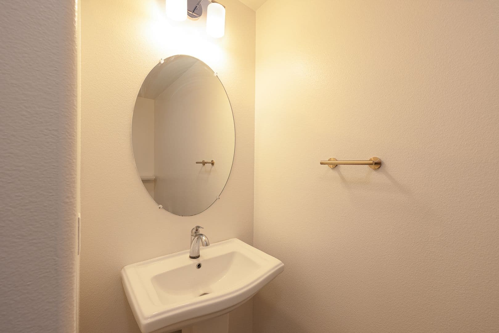 Camarillo House: 413 Castiano St