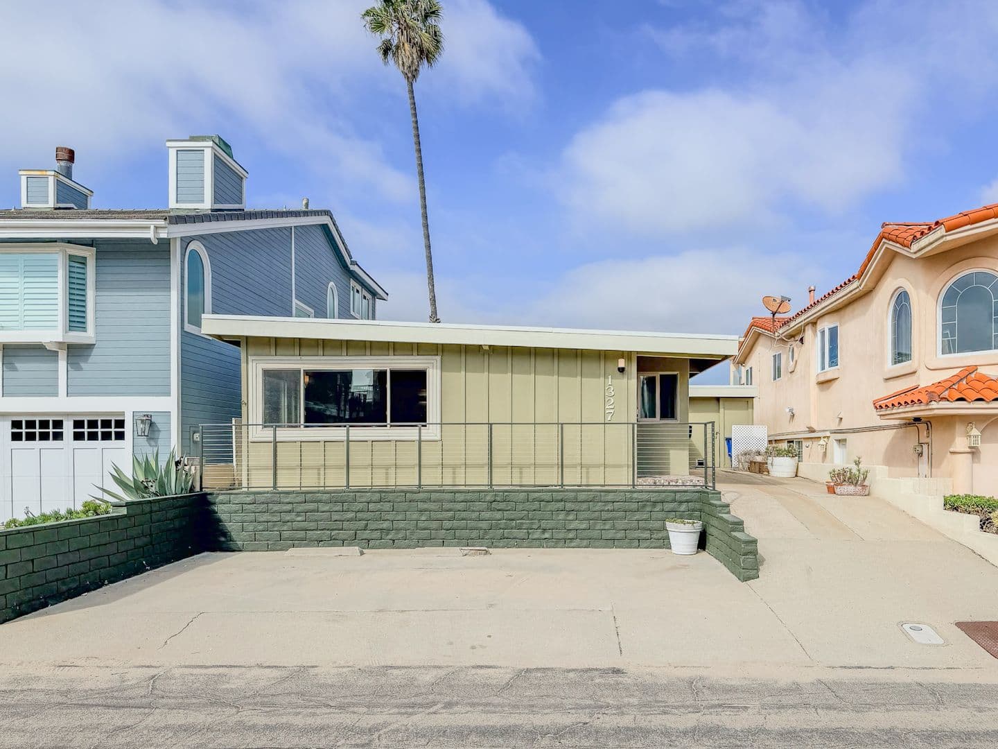 Ventura House: 1327 Devon Ln