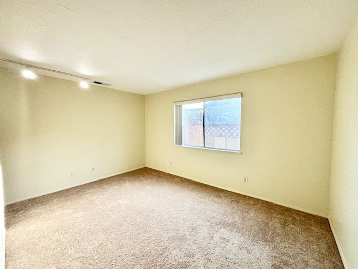 Port Hueneme House: 2556 Neptune Pl