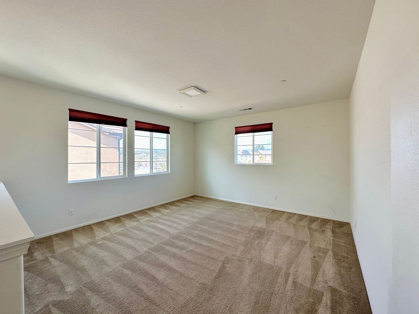 Oxnard House: 682 Seine River Way
