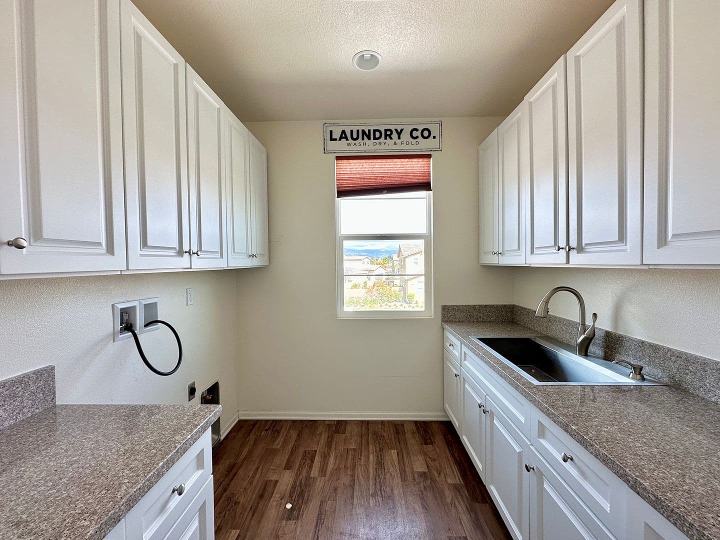 Oxnard House: 682 Seine River Way