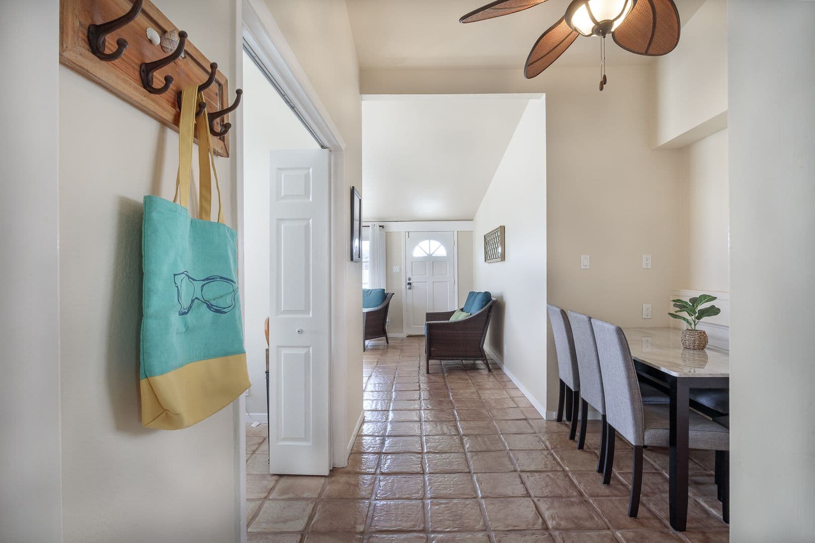 Oxnard Apartment: 207 Rossmore Drive