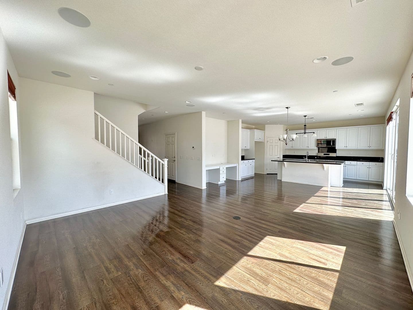 Oxnard House: 682 Seine River Way