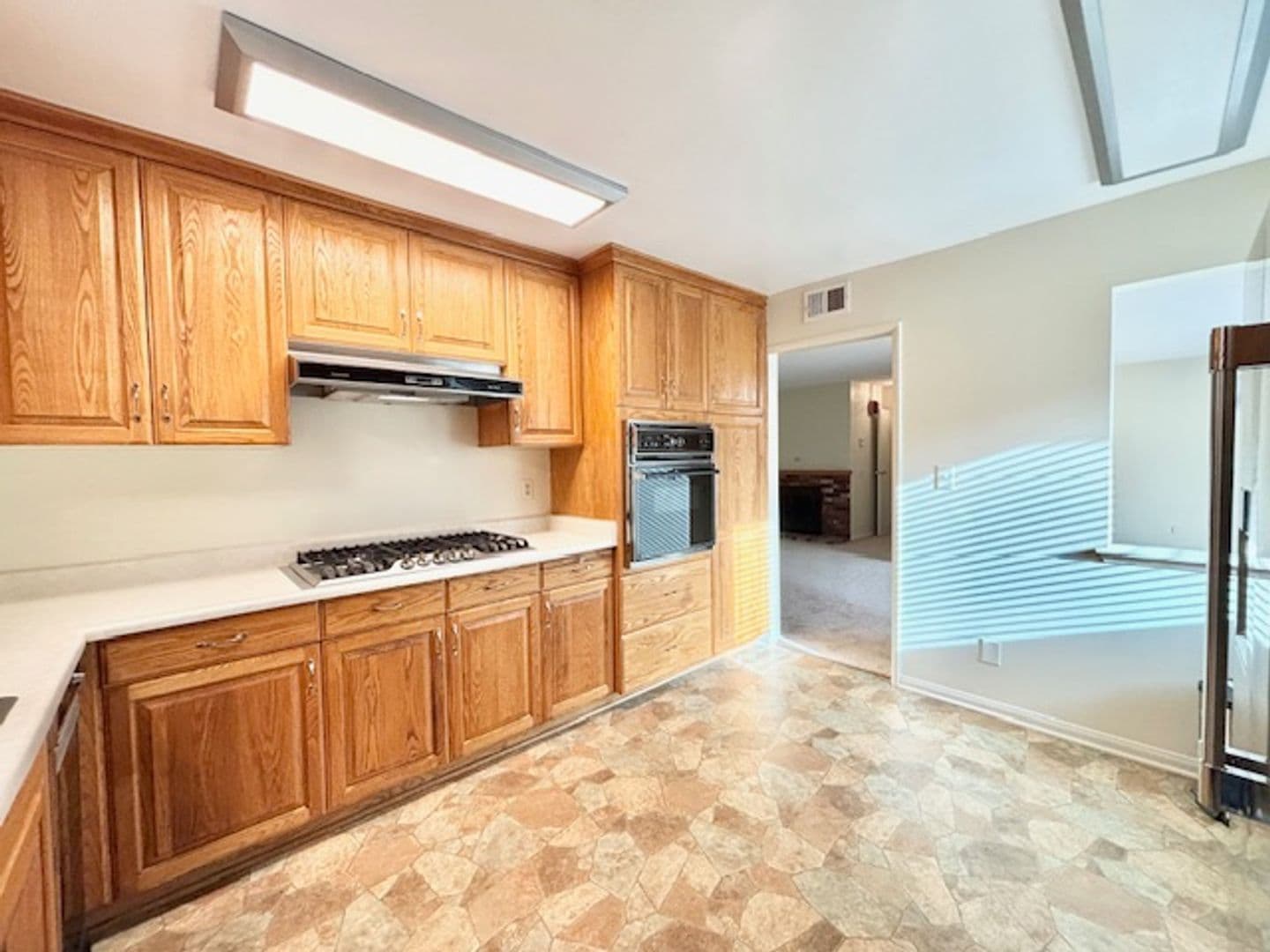 Port Hueneme House: 2556 Neptune Pl
