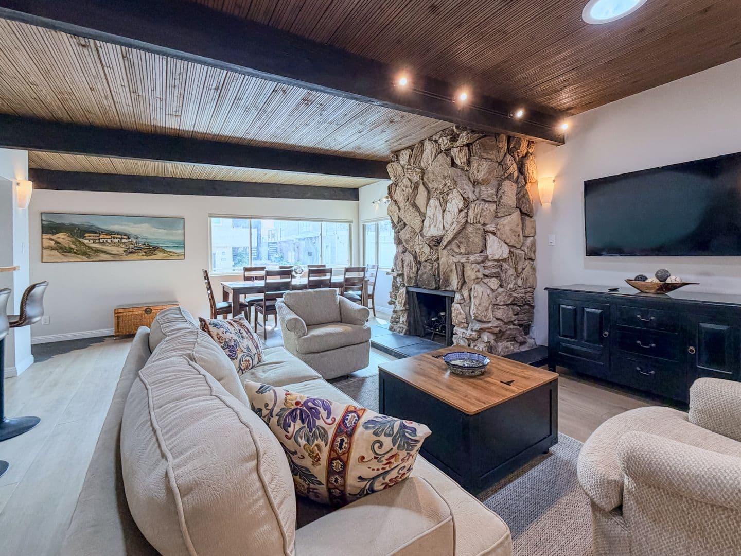 Ventura House: 1327 Devon Ln