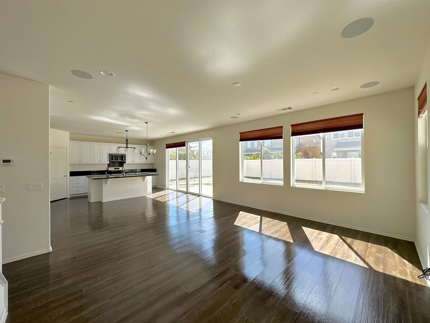 Oxnard House: 682 Seine River Way