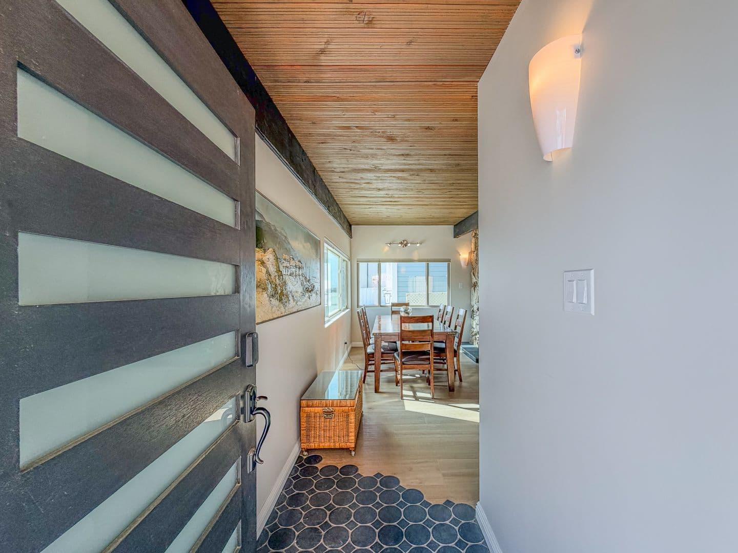 Ventura House: 1327 Devon Ln