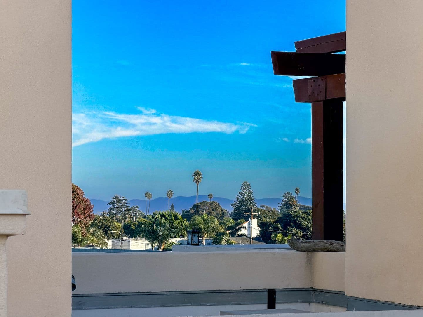Ventura House: 1568 E Thompson Blvd