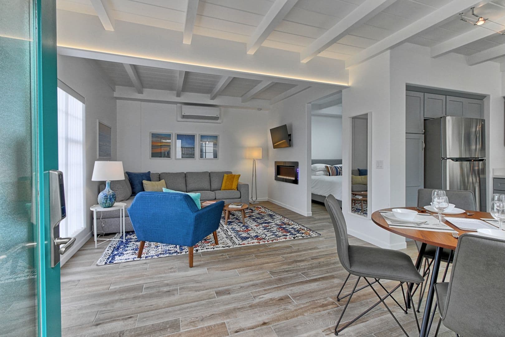 Ventura Apartment: 1072 Seaward