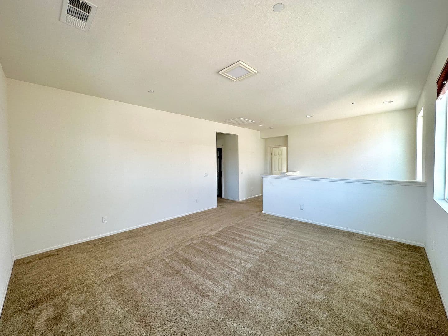 Oxnard House: 682 Seine River Way