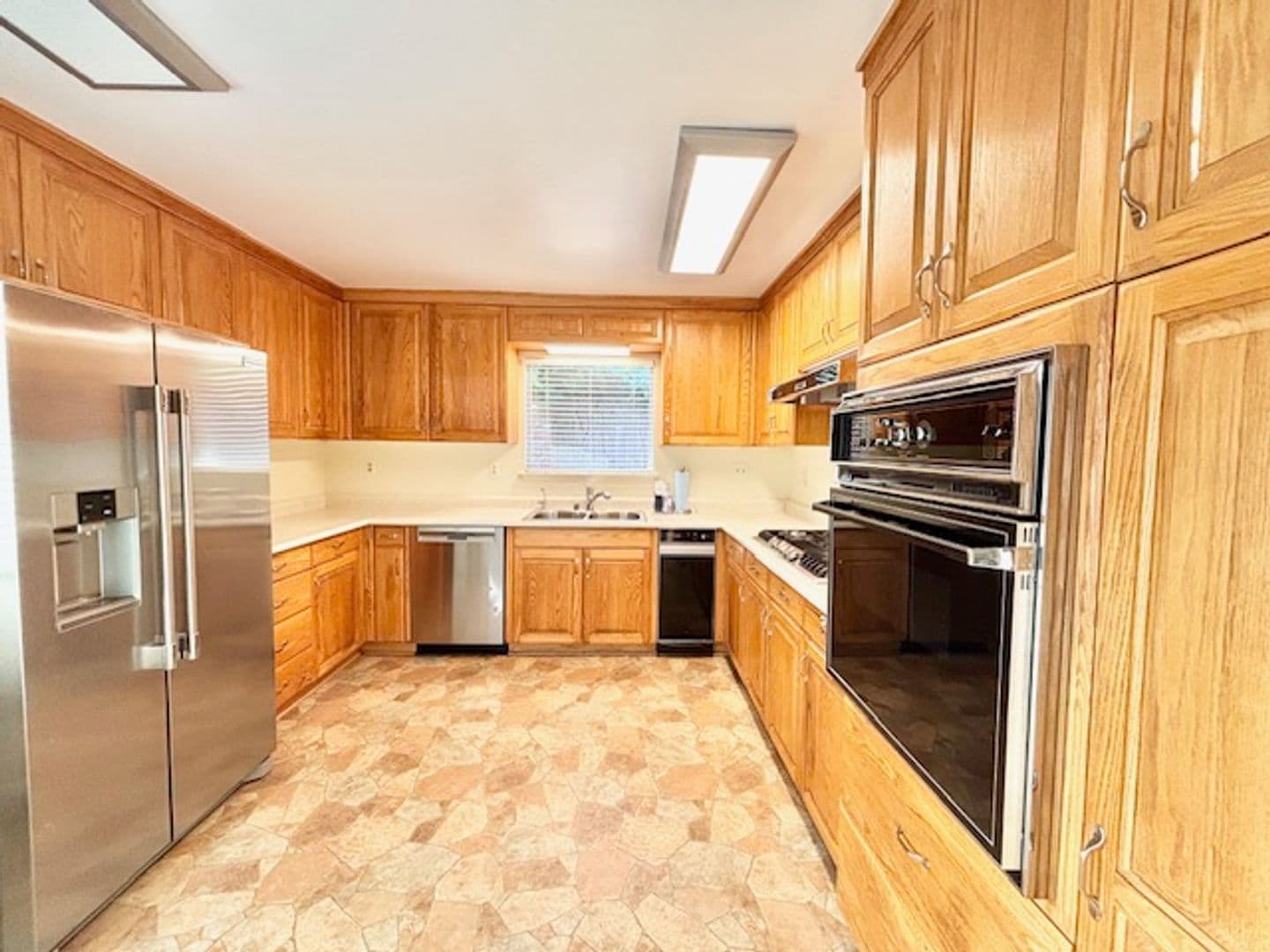 Port Hueneme House: 2556 Neptune Pl