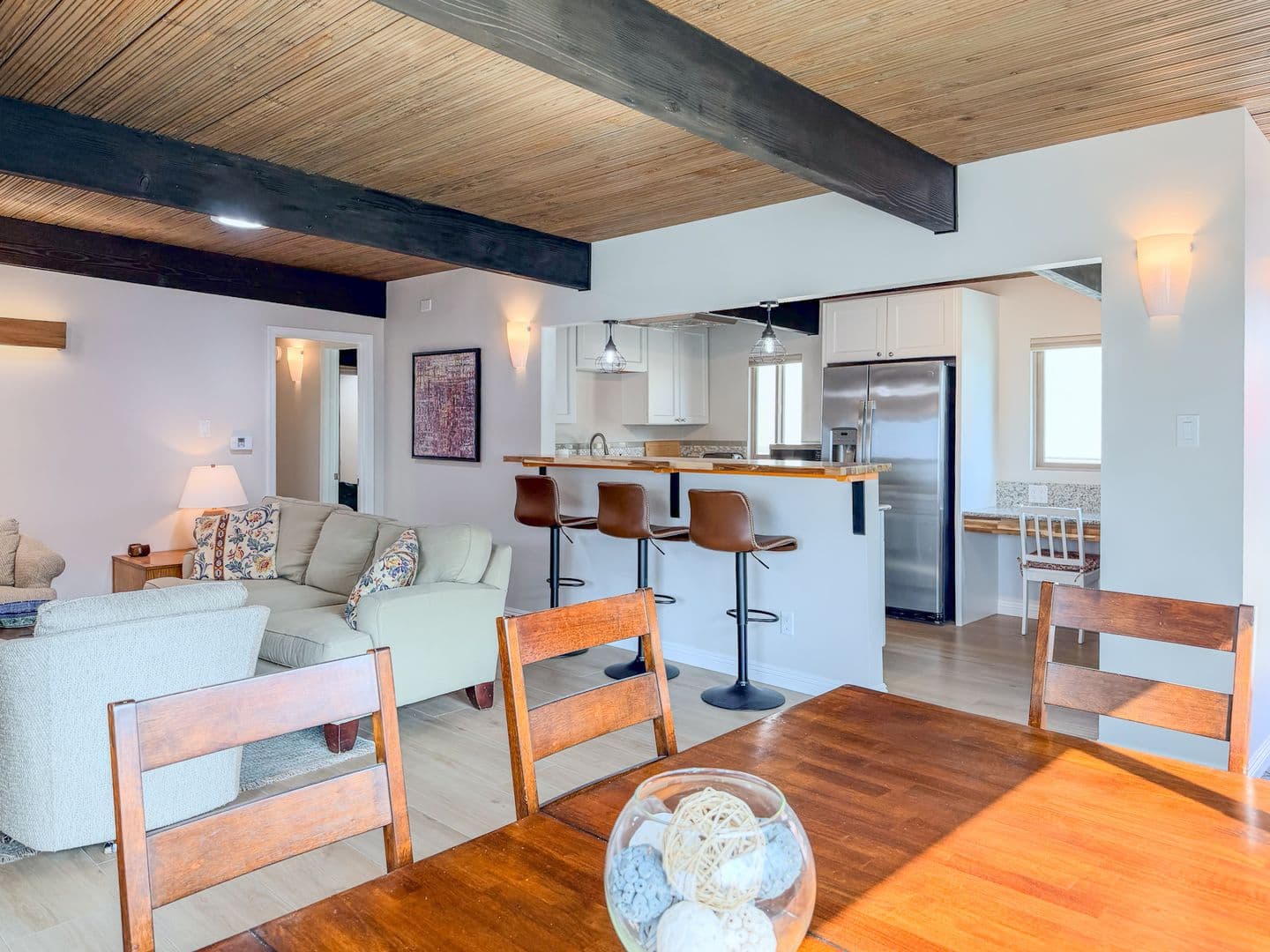 Ventura House: 1327 Devon Ln