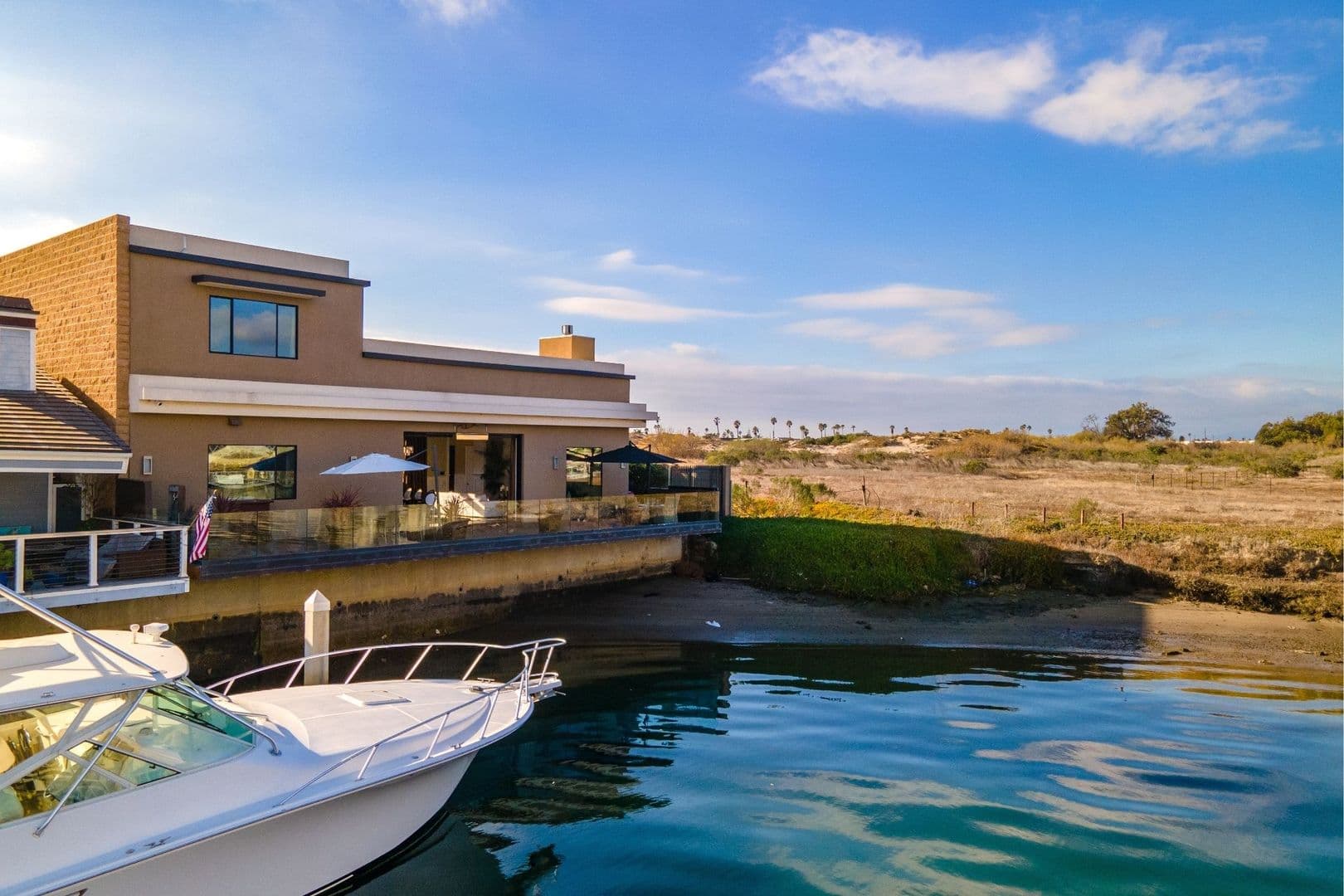 Oxnard House: 4490 Eastbourne Bay
