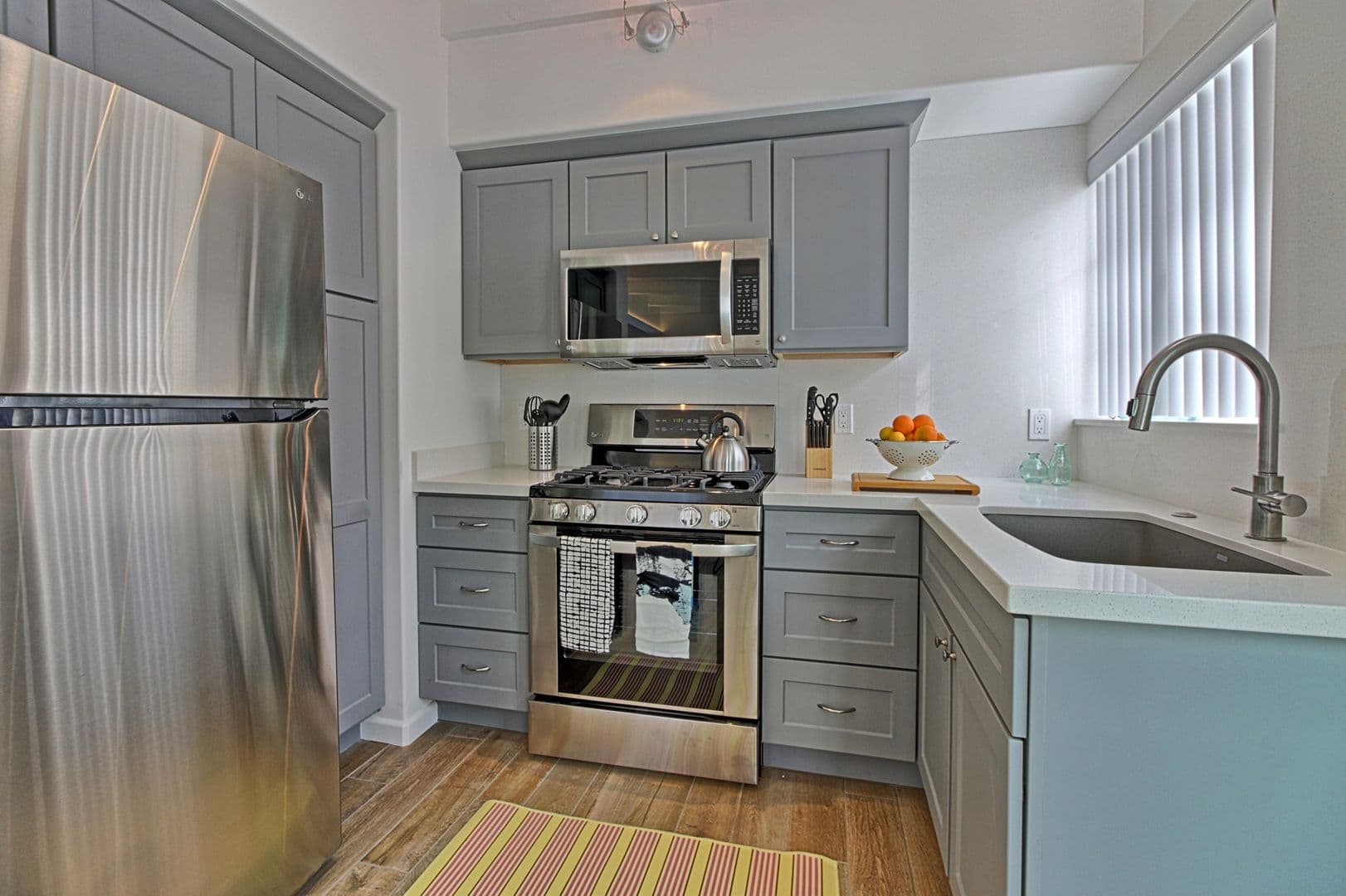 Ventura Apartment: 1072 Seaward
