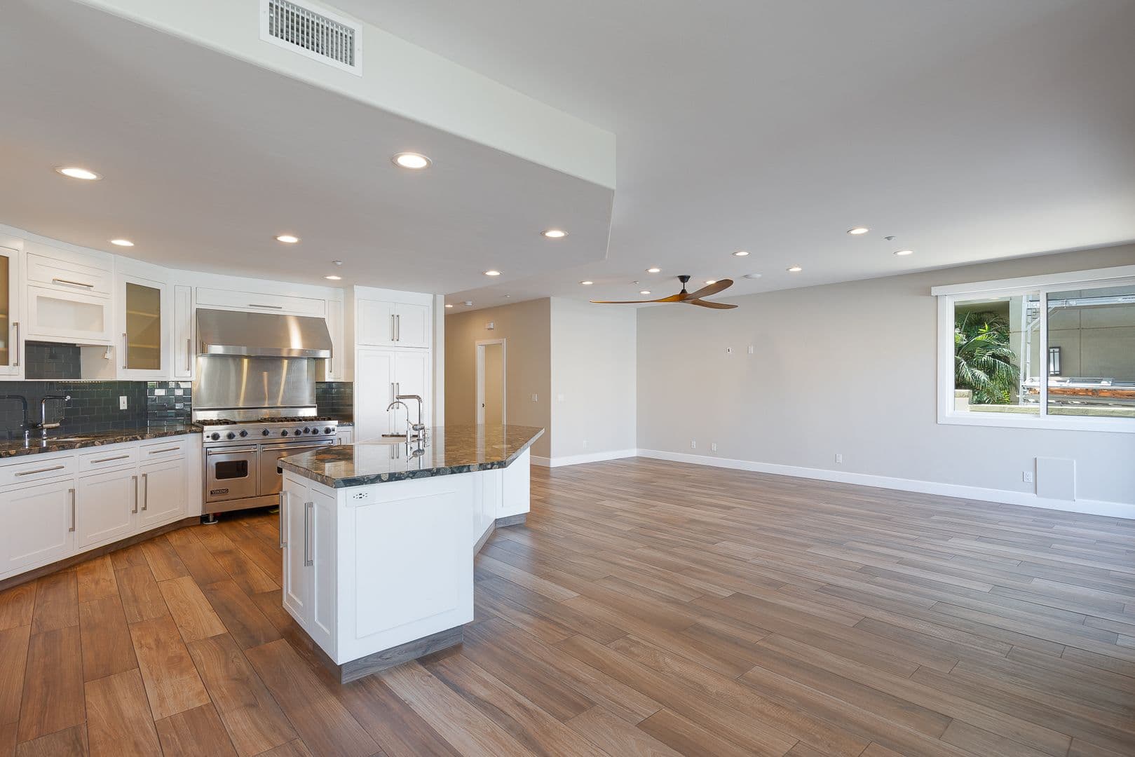 Oxnard House: 4211 W Hemlock St