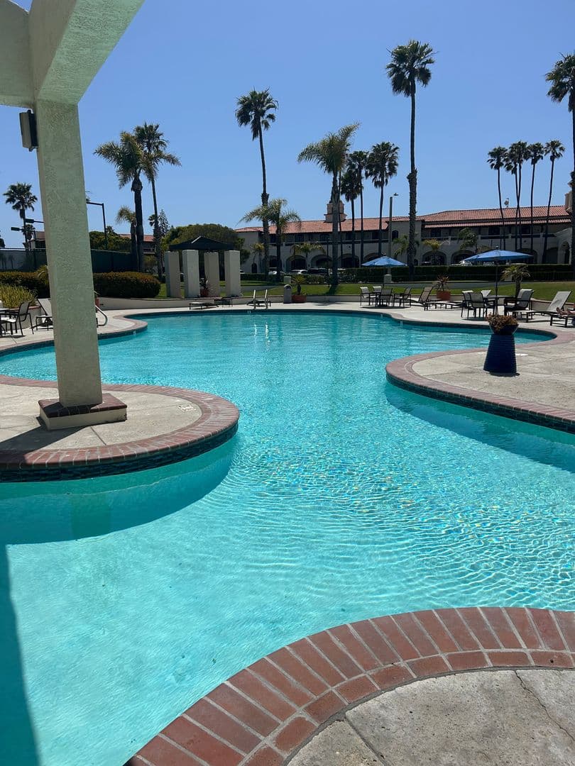 Oxnard House: 2287 Martinique Ln