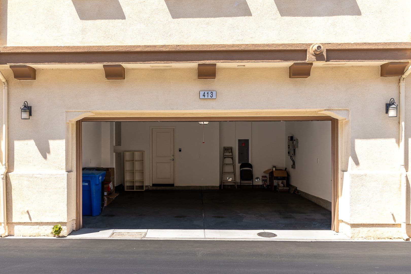 Camarillo House: 413 Castiano St