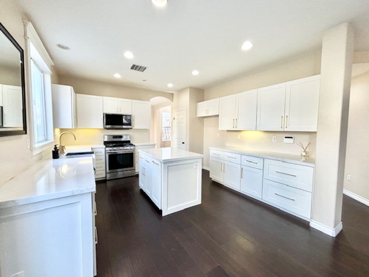 Oxnard Apartment: 417 Morado Pl