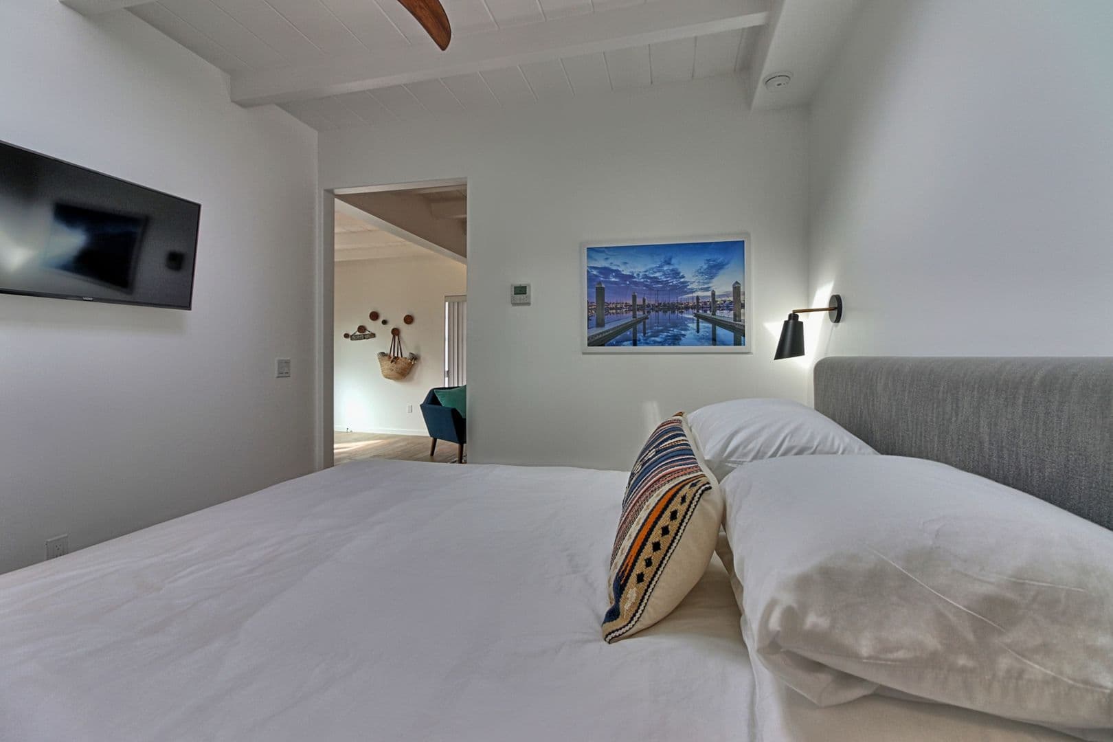 Ventura Apartment: 1072 Seaward