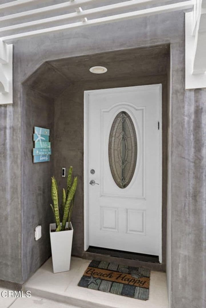 Oxnard Apartment: 104 La Brea St