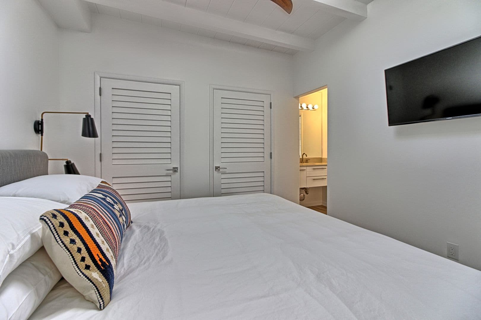 Ventura Apartment: 1072 Seaward