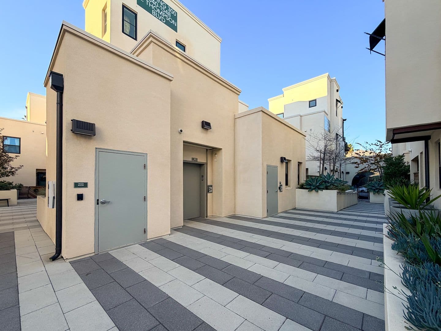 Ventura House: 1568 E Thompson Blvd