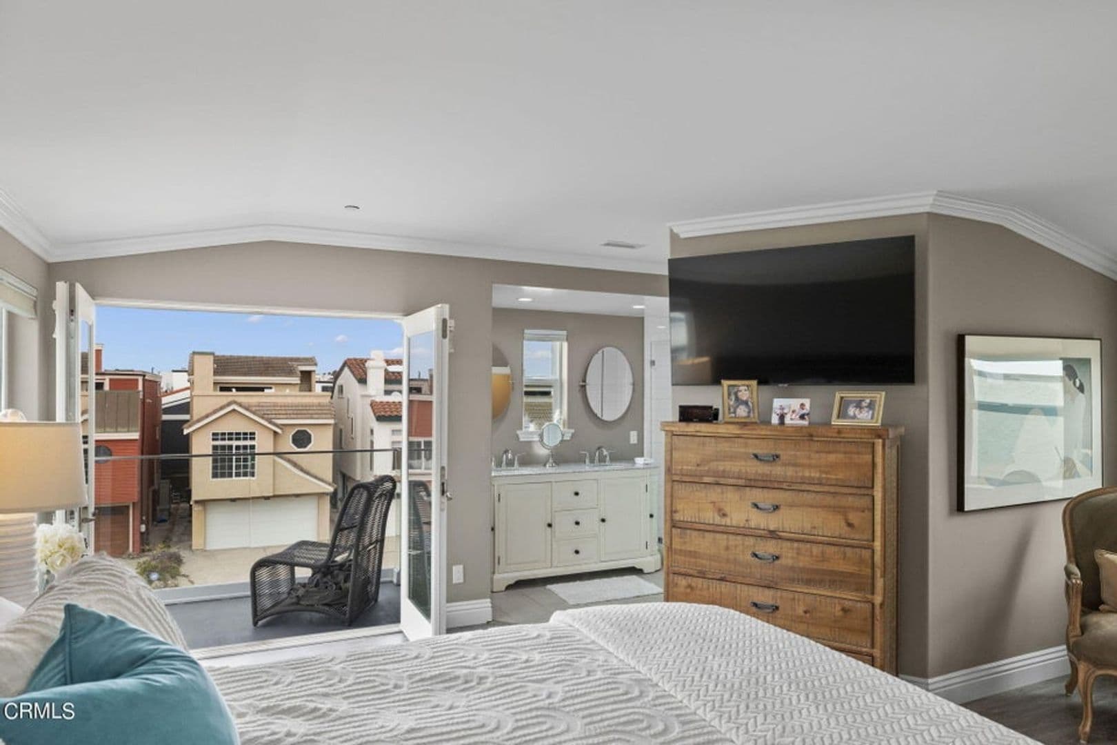 Oxnard Apartment: 104 La Brea St