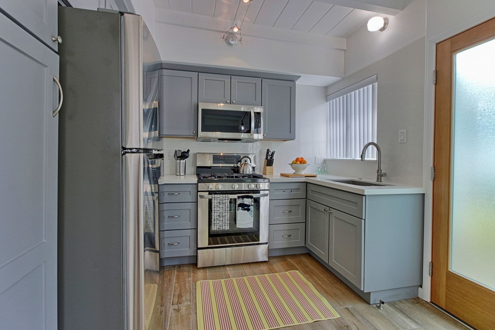 Ventura Apartment: 1072 Seaward