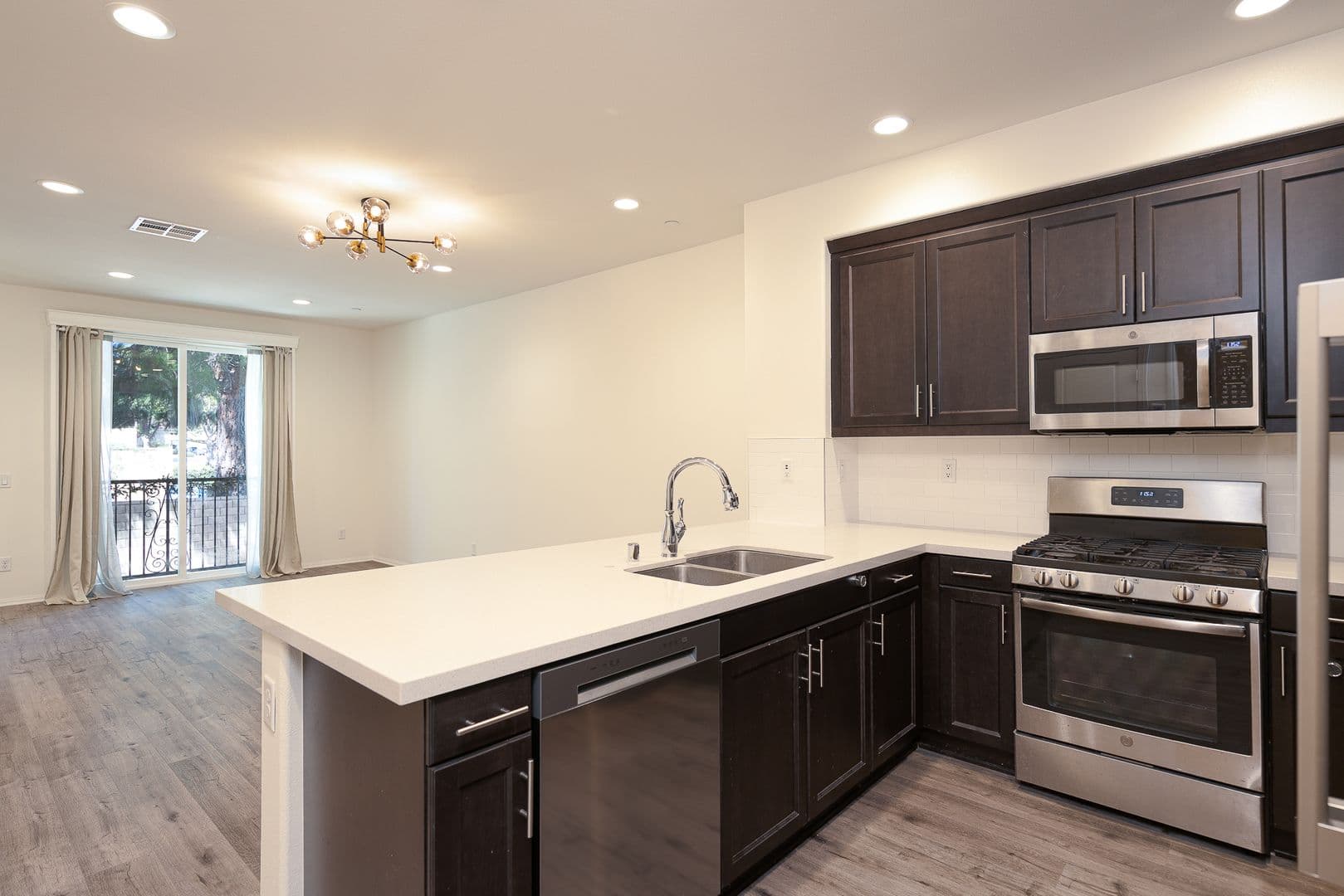 Camarillo House: 413 Castiano St