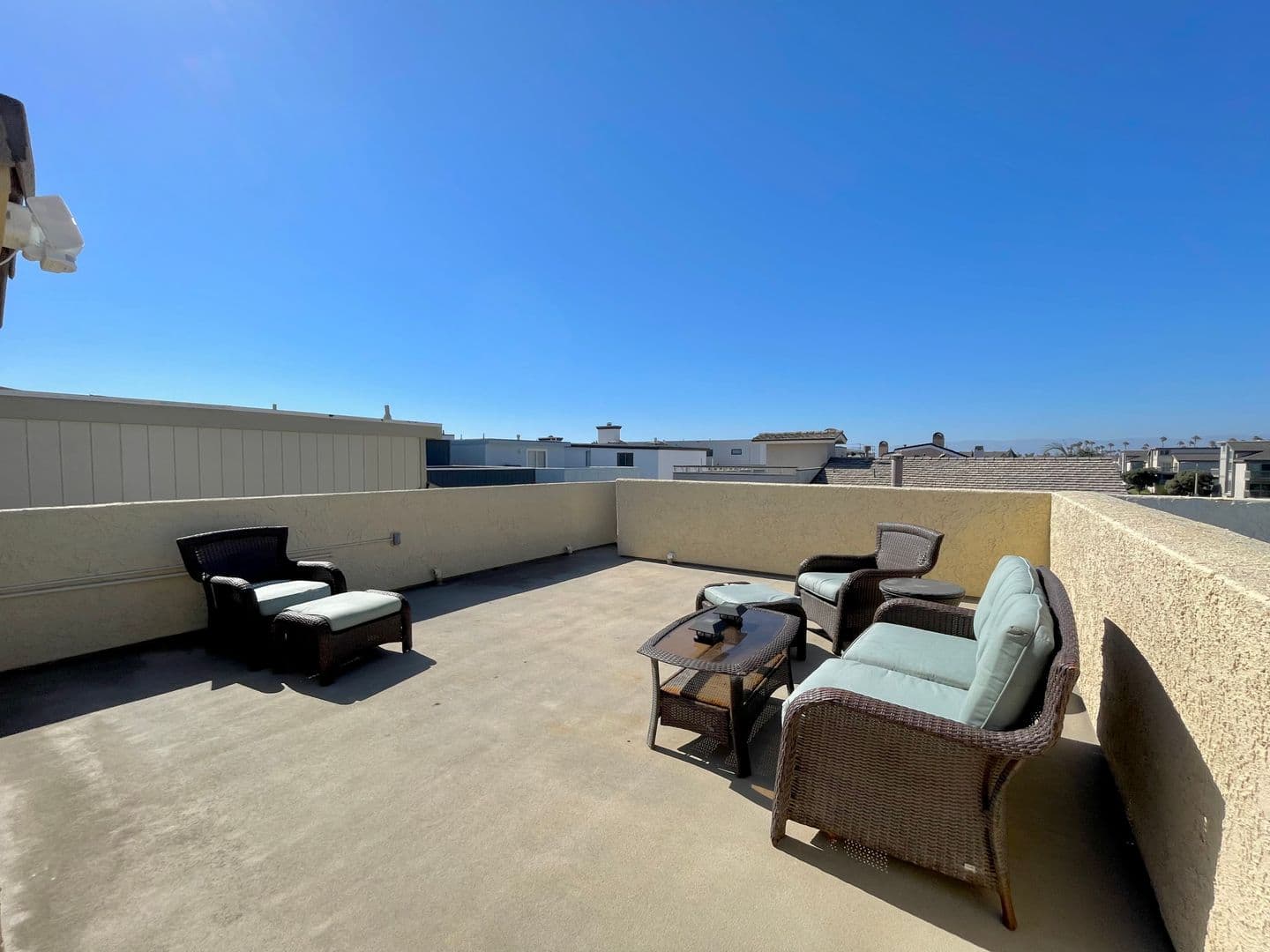 Oxnard House: 117 La Brea St