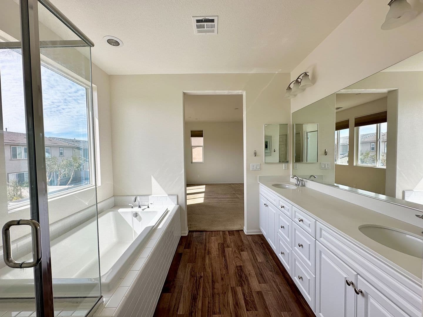 Oxnard House: 682 Seine River Way