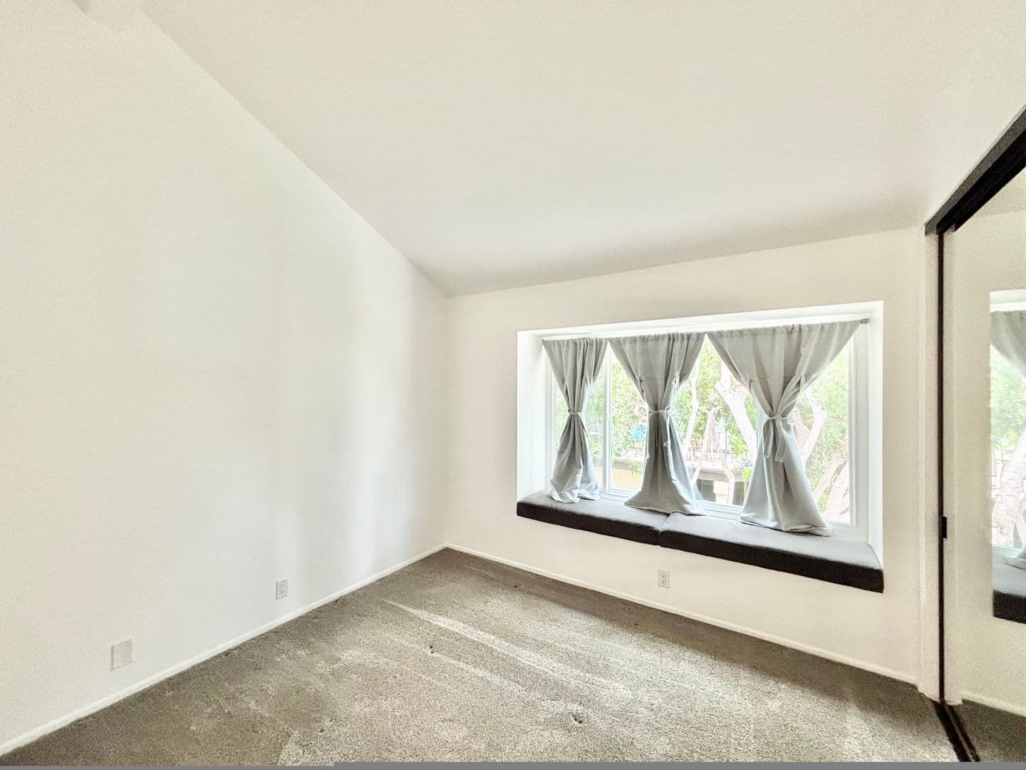 Oxnard House: 2287 Martinique Ln