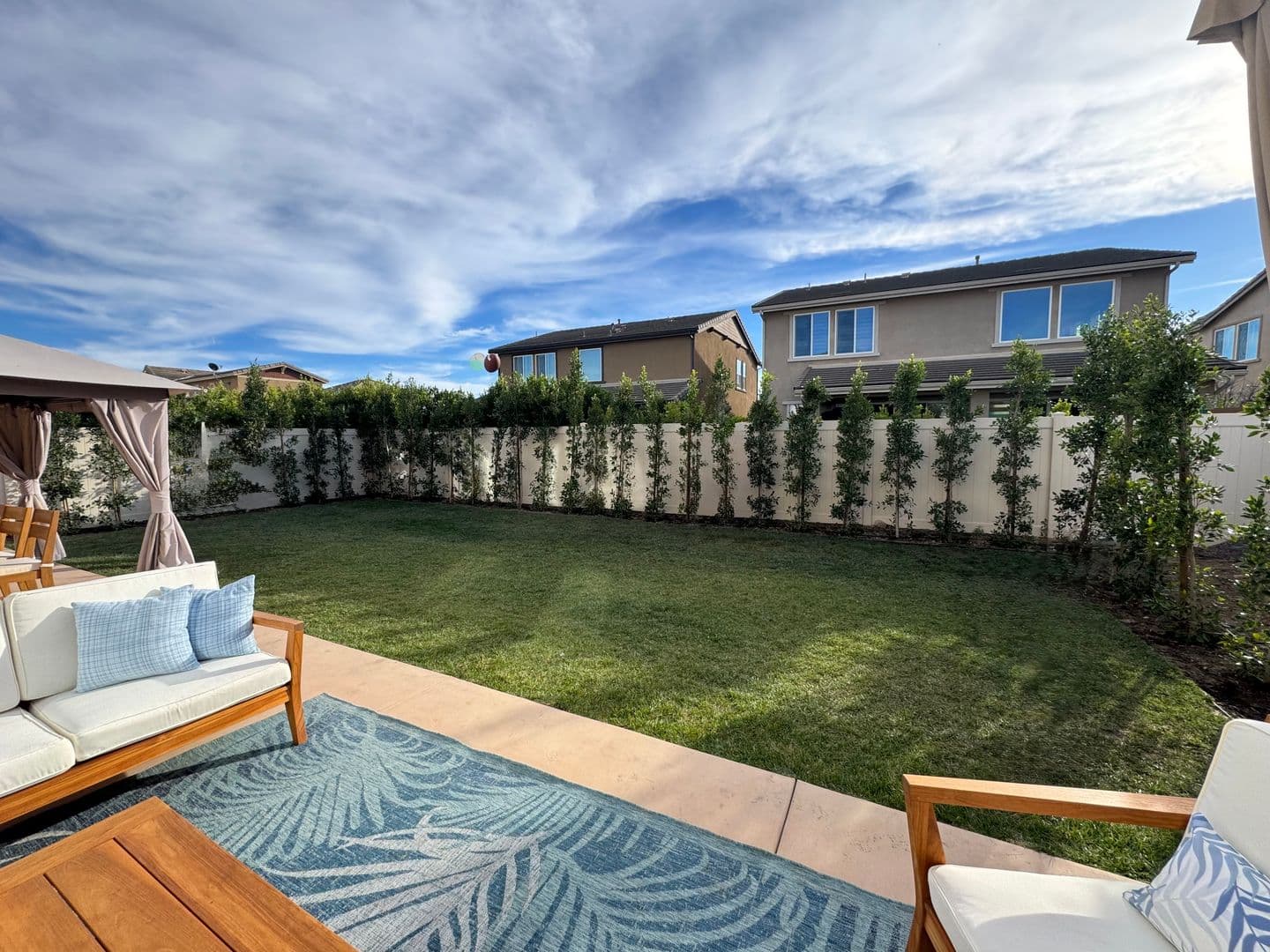 Oxnard House: 682 Seine River Way