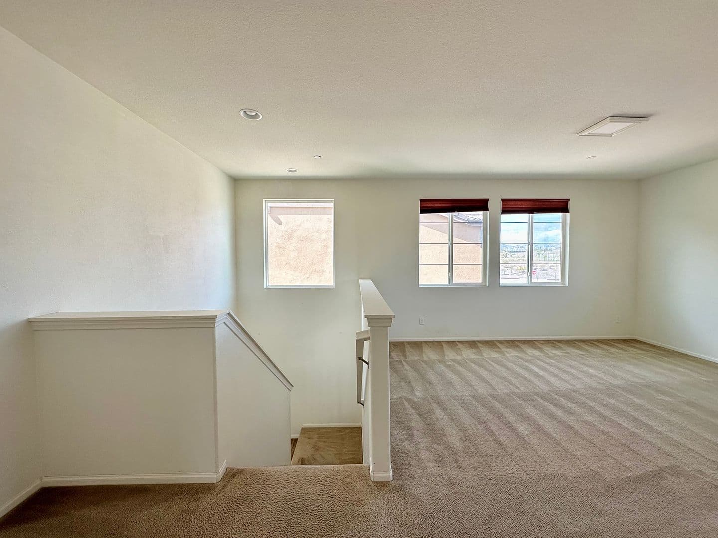 Oxnard House: 682 Seine River Way