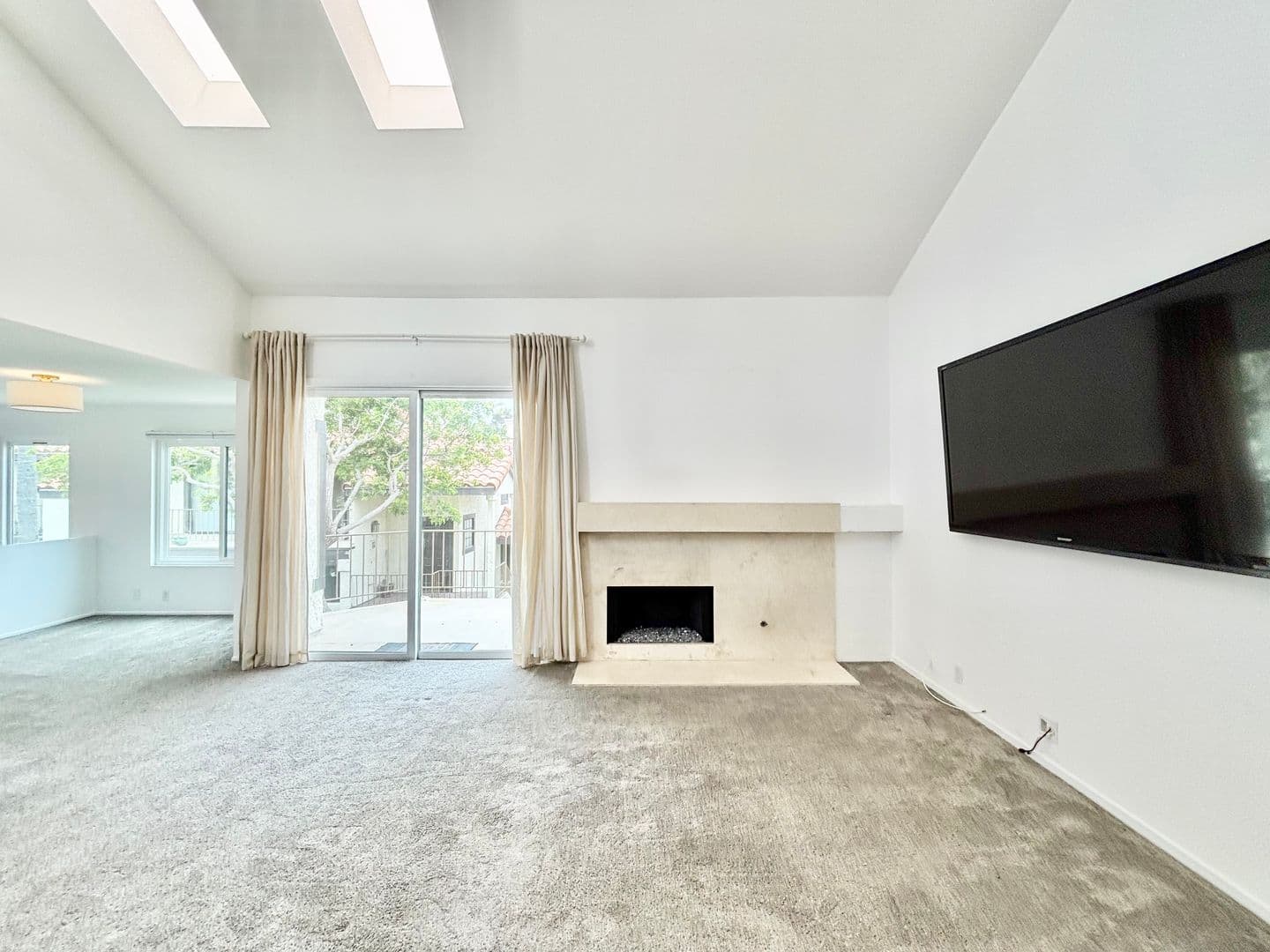Oxnard House: 2287 Martinique Ln